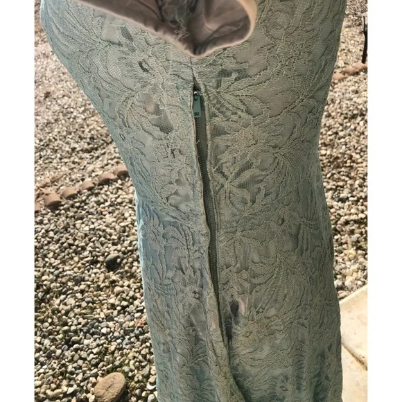$5 Vintage Lace dress size med. $5 if bundled - Picture 5 of 8